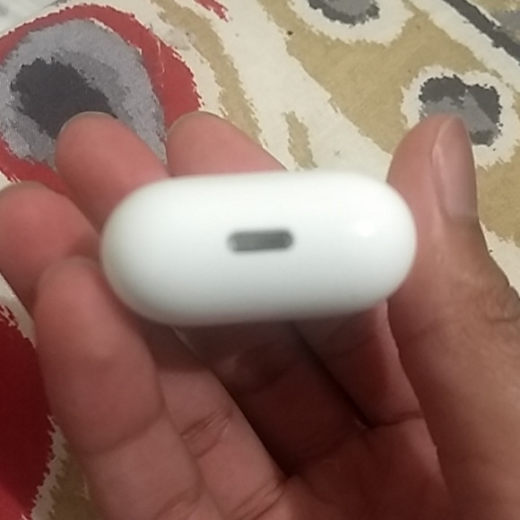 Apple Airpods - Picture 3 of 4
